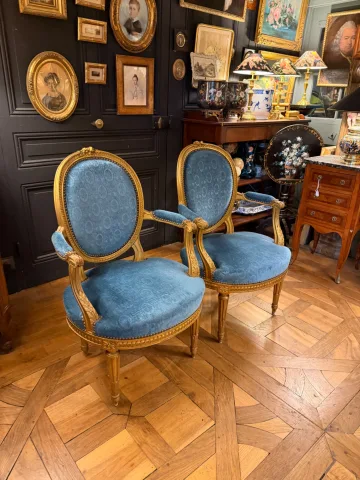 Pair of Louis XVI-style gilt wood cabriolet armchairs — Very good condition