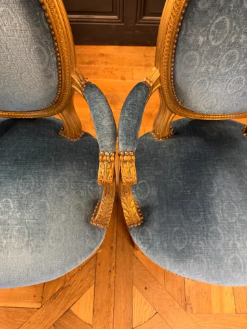 Pair of Louis XVI-style gilt wood cabriolet armchairs — Very good condition