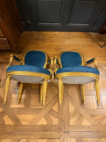 Pair of Louis XVI-style gilt wood cabriolet armchairs — Very good condition