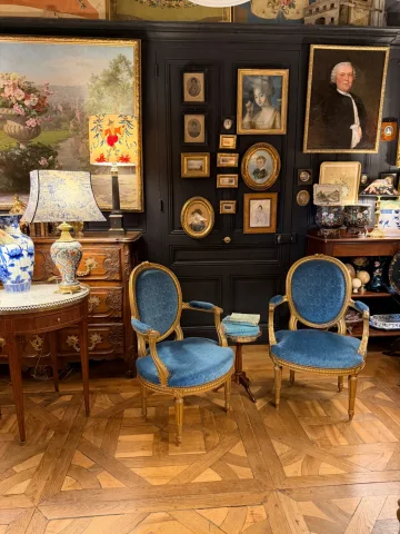 Pair of Louis XVI-style gilt wood cabriolet armchairs — Very good condition