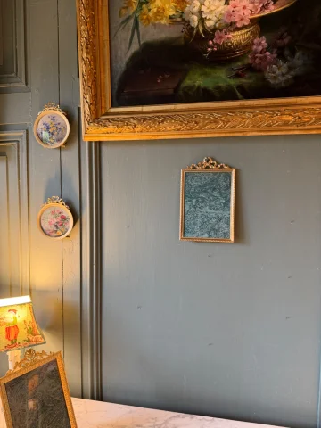 Louis XVI-style brass and gilt bronze photo frame, 21.5 cm x 13.6 cm — Very good condition