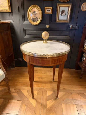 Marquetry bouillotte table — Very good condition