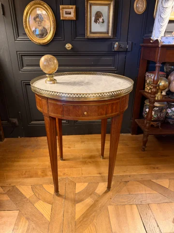 Marquetry bouillotte table — Very good condition