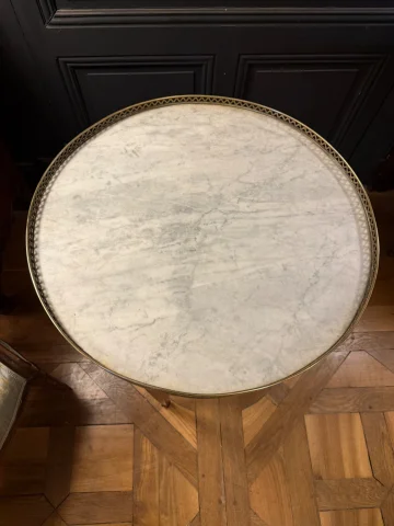 Marquetry bouillotte table — Very good condition