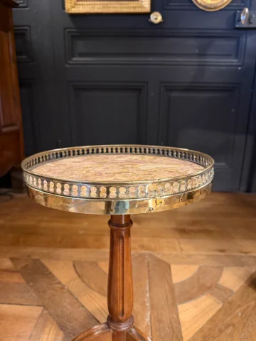Petit guéridon tripode, Hauteur 45 cm — Très bon état