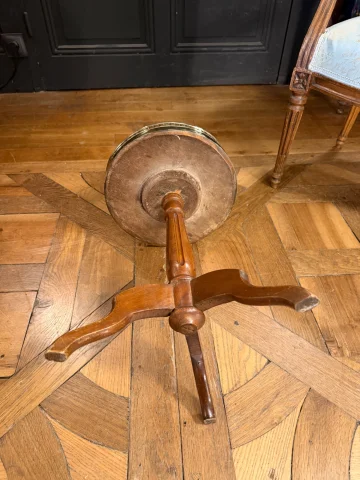 Petit guéridon tripode, Hauteur 45 cm — Très bon état