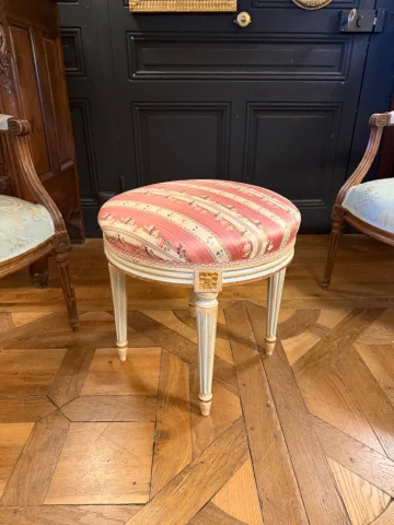 Tabouret en bois peint de style Louis XVI — Très bon état
