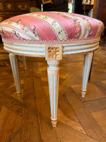 Tabouret en bois peint de style Louis XVI — Très bon état