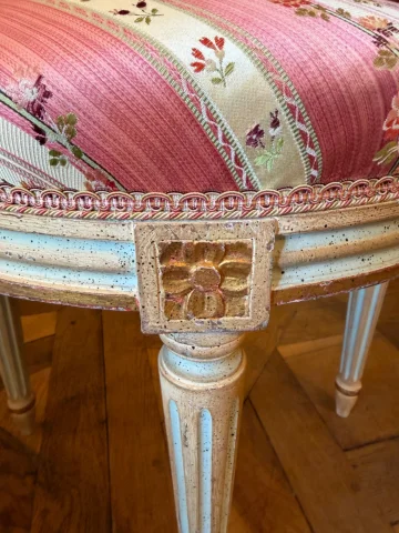 Tabouret en bois peint de style Louis XVI — Très bon état