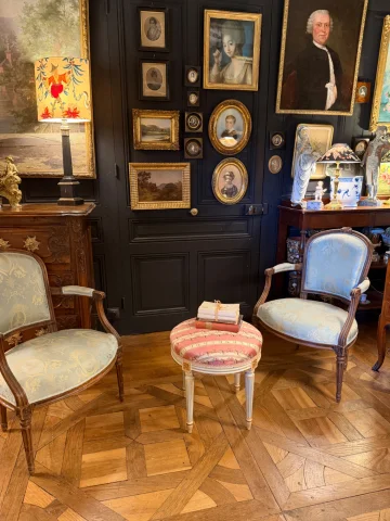 Tabouret en bois peint de style Louis XVI — Très bon état