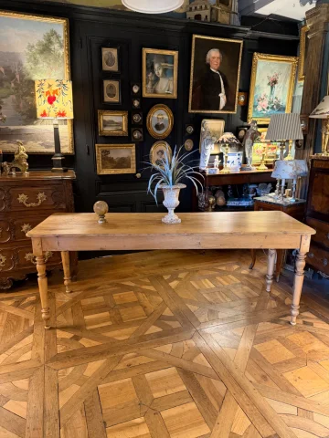 Grande table de bistrot en chêne blond maillé — Très bon état