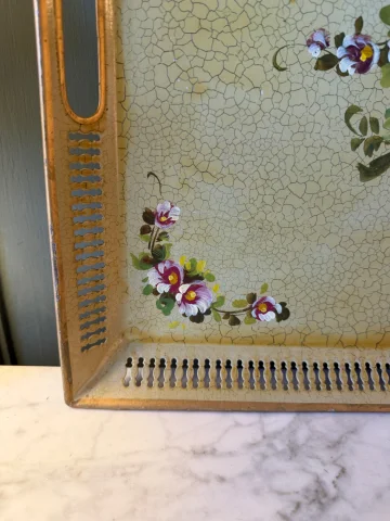 Rechteckiges Tablett aus bemaltem Blech, 40 cm x 50 cm