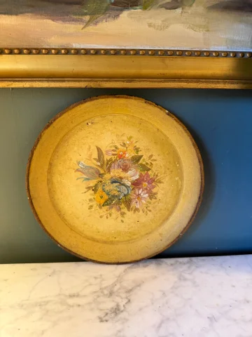 Petit plateau en tôle peinte, diamètre 25 cm — Bon état