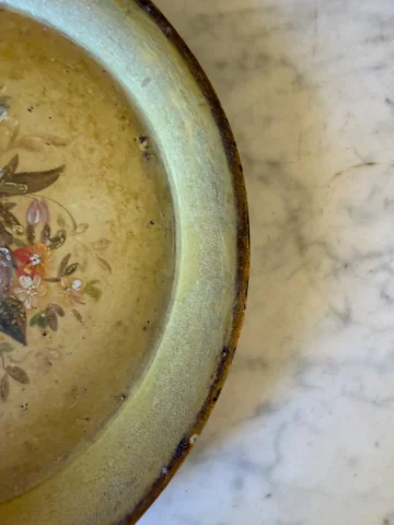 Petit plateau en tôle peinte, diamètre 25 cm — Bon état
