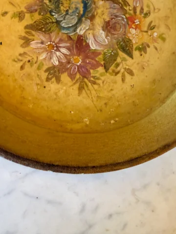 Petit plateau en tôle peinte, diamètre 25 cm — Bon état