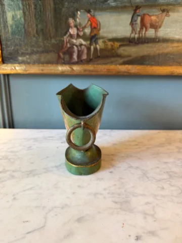 Kleine bemalte Blechjardinière mit Blumendekor — Guter Zustand