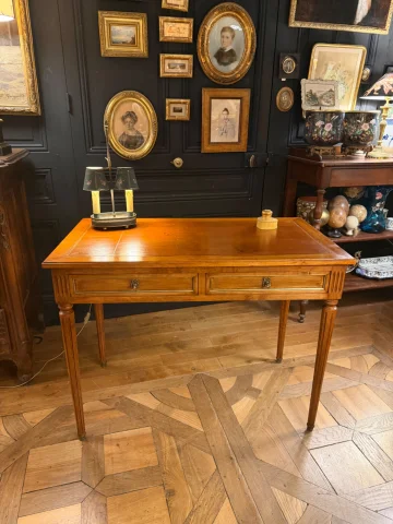 Louis XVI style flat-top desk — Very good condition