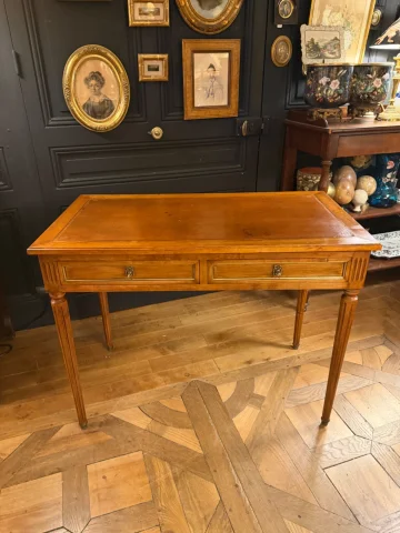 Louis XVI style flat-top desk — Very good condition