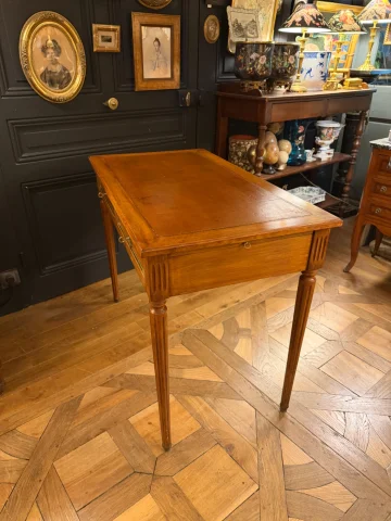 Louis XVI style flat-top desk — Very good condition