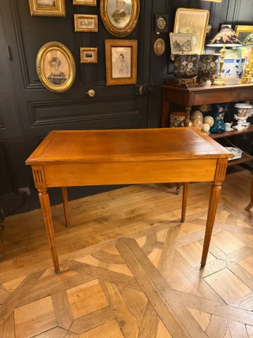Louis XVI style flat-top desk — Very good condition