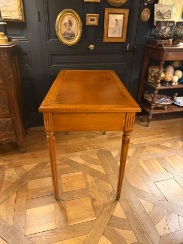 Louis XVI style flat-top desk — Very good condition