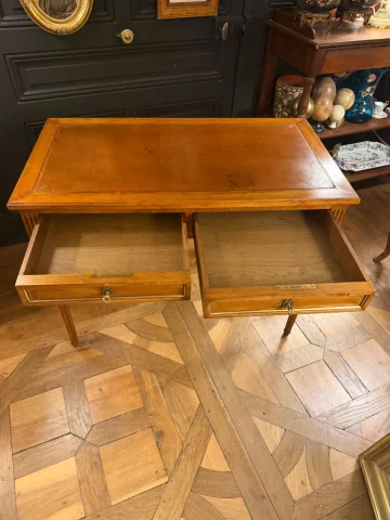 Louis XVI style flat-top desk — Very good condition
