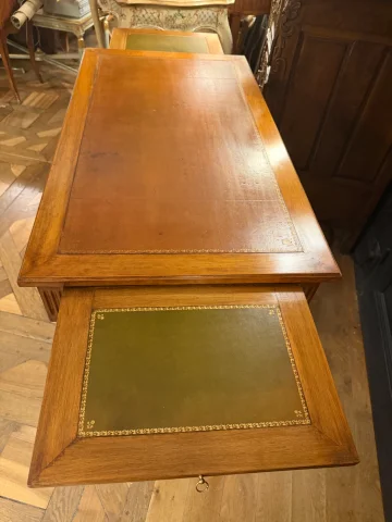 Louis XVI style flat-top desk — Very good condition