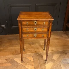 Chiffonnière-Tisch, Louis-XVI-Epoche