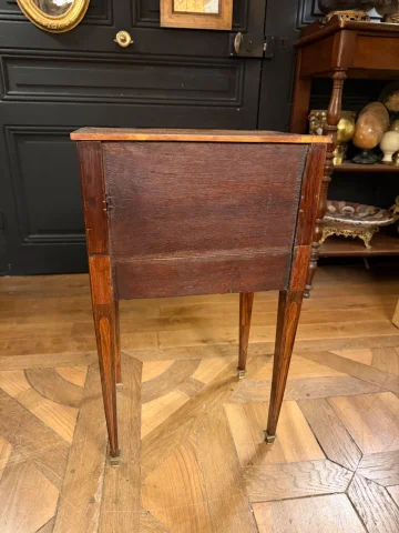 Chiffonnière-Tisch, Louis-XVI-Epoche — Sehr guter Zustand