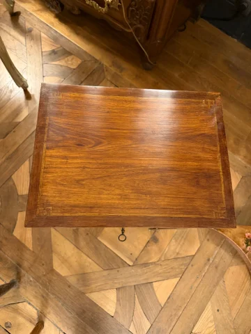 Chiffonnière-Tisch, Louis-XVI-Epoche — Sehr guter Zustand
