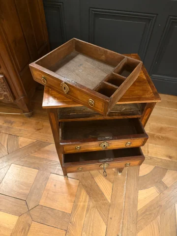 Chiffonnière-Tisch, Louis-XVI-Epoche — Sehr guter Zustand