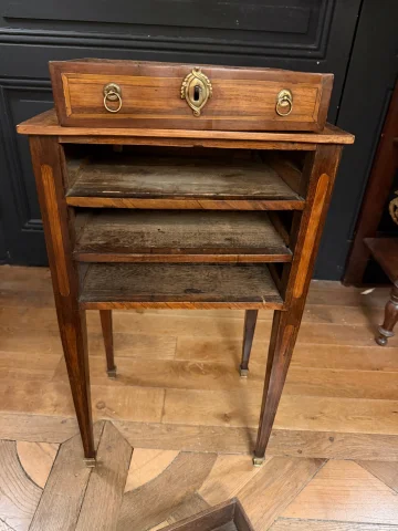 Chiffonnière-Tisch, Louis-XVI-Epoche — Sehr guter Zustand