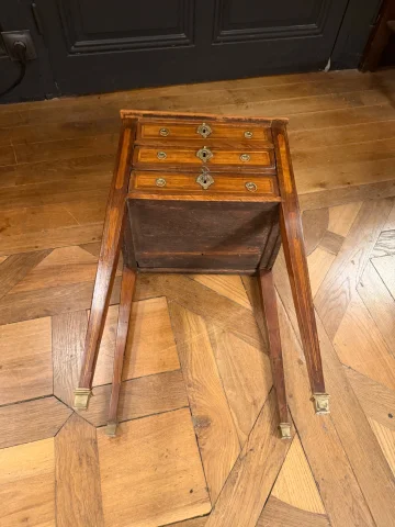 Chiffonnière-Tisch, Louis-XVI-Epoche — Sehr guter Zustand