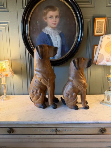 Pair of carved and patinated wood dogs — Very good condition