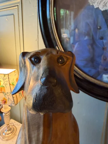 Pair of carved and patinated wood dogs — Very good condition