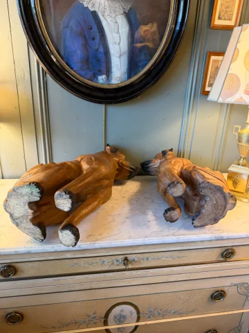 Pair of carved and patinated wood dogs — Very good condition