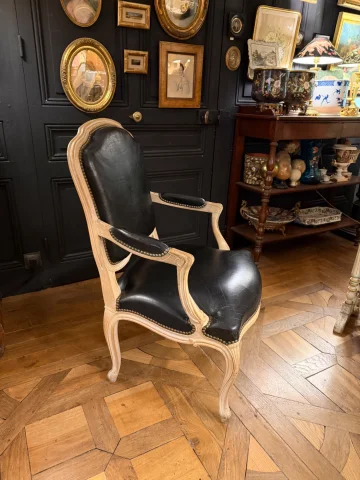 Fauteuil à la reine aus lackiertem Holz — Sehr guter Zustand