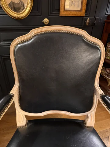 Fauteuil à la reine aus lackiertem Holz — Sehr guter Zustand