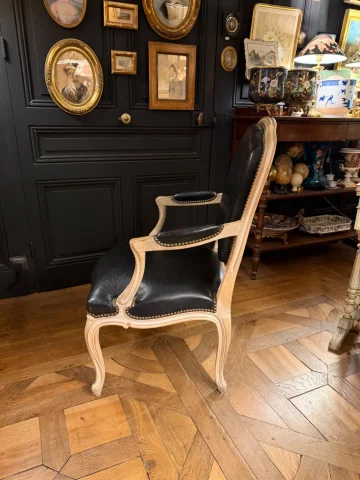 Fauteuil à la reine aus lackiertem Holz — Sehr guter Zustand