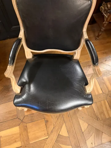 Fauteuil à la reine aus lackiertem Holz — Sehr guter Zustand