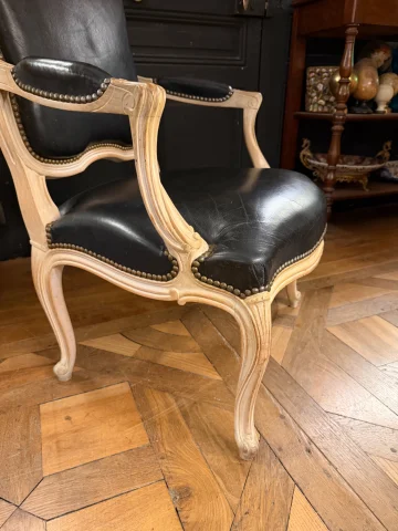 Fauteuil à la reine aus lackiertem Holz — Sehr guter Zustand
