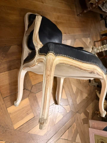 Fauteuil à la reine aus lackiertem Holz — Sehr guter Zustand