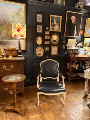 Fauteuil à la reine aus lackiertem Holz — Sehr guter Zustand