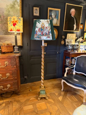 Twisted painted wood floor lamp, height 175 cm — Very good condition