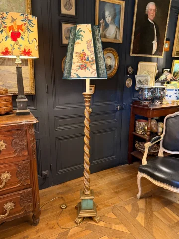Twisted painted wood floor lamp, height 175 cm — Very good condition