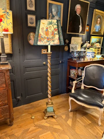 Twisted painted wood floor lamp, height 175 cm — Very good condition