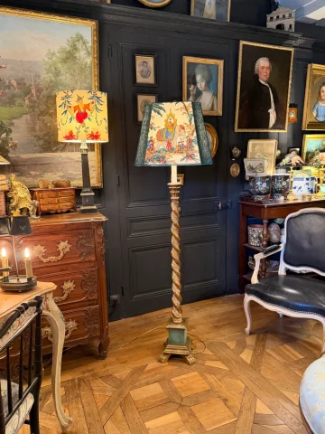 Twisted painted wood floor lamp, height 175 cm — Very good condition