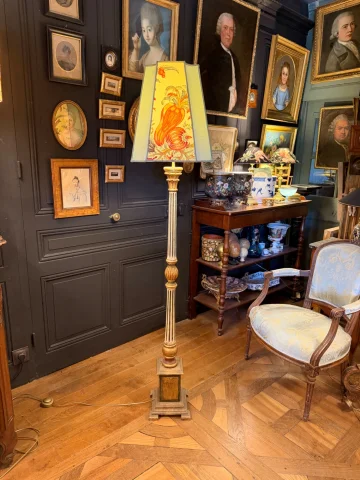 Lámpara de pie en madera pintada, Altura 170 cm — Muy buen estado