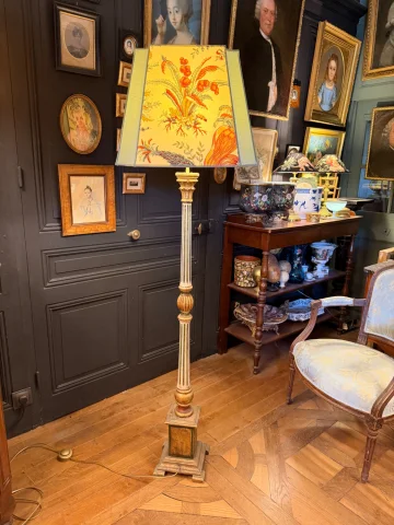Lámpara de pie en madera pintada, Altura 170 cm — Muy buen estado