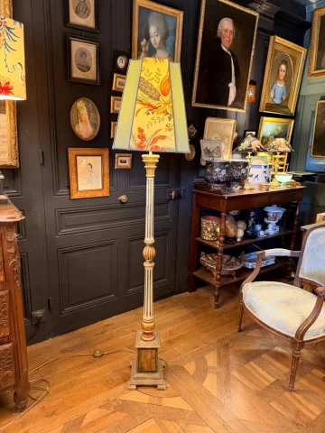 Lámpara de pie en madera pintada, Altura 170 cm — Muy buen estado